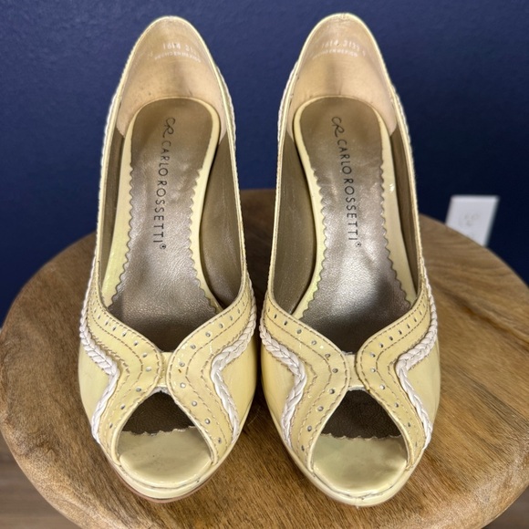 Carlo Rossetti Pastel Yellow Iridescent Peep Toe Pumps, Size 9 - Picture 8 of 11